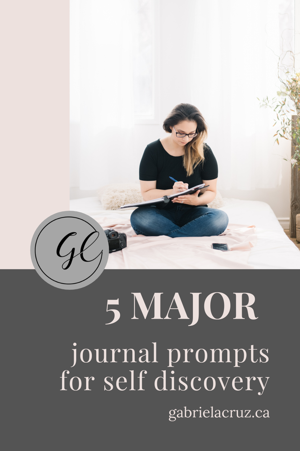 These 5 journal prompts will help you on your road to self-discovery and self-acceptance. No matter what your starting point. | #self-discovery #selfdiscovery #journalprompts #diaryprompts