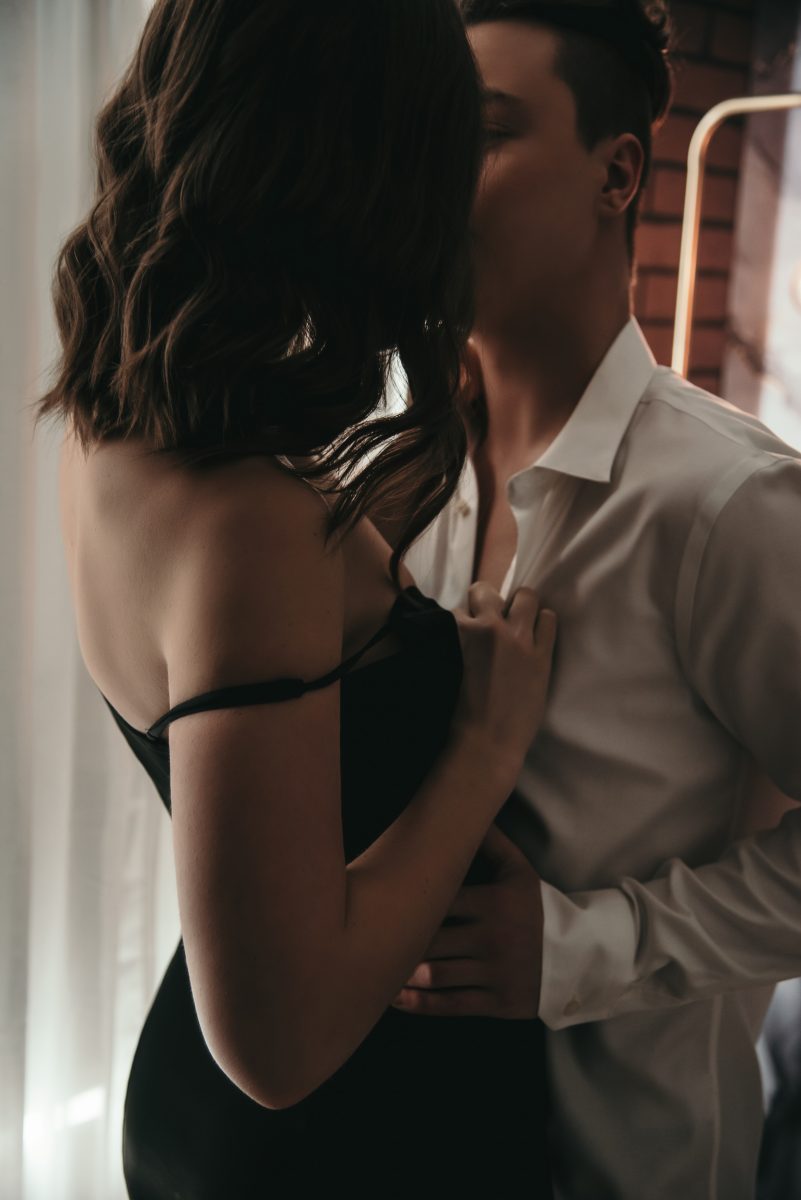 GCP shares their top 10 tips for making a SEXY couples boudoir photoshoot | Gabriela Cruz Photography | Boudoir Photography | Edmonton Photography
