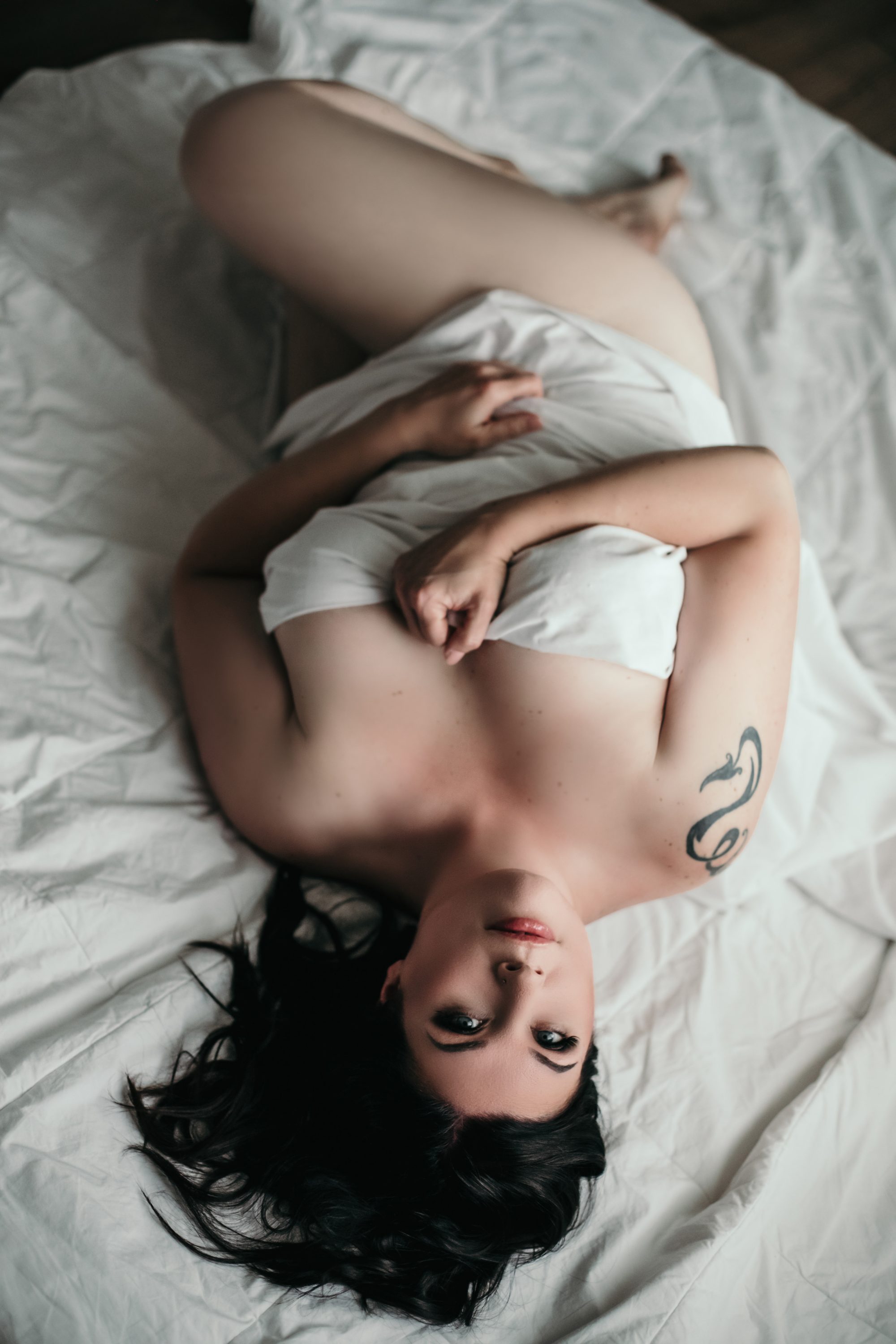 In the sheets boudoir photo by Gabriela Cruz Photography in Edmonton Alberta