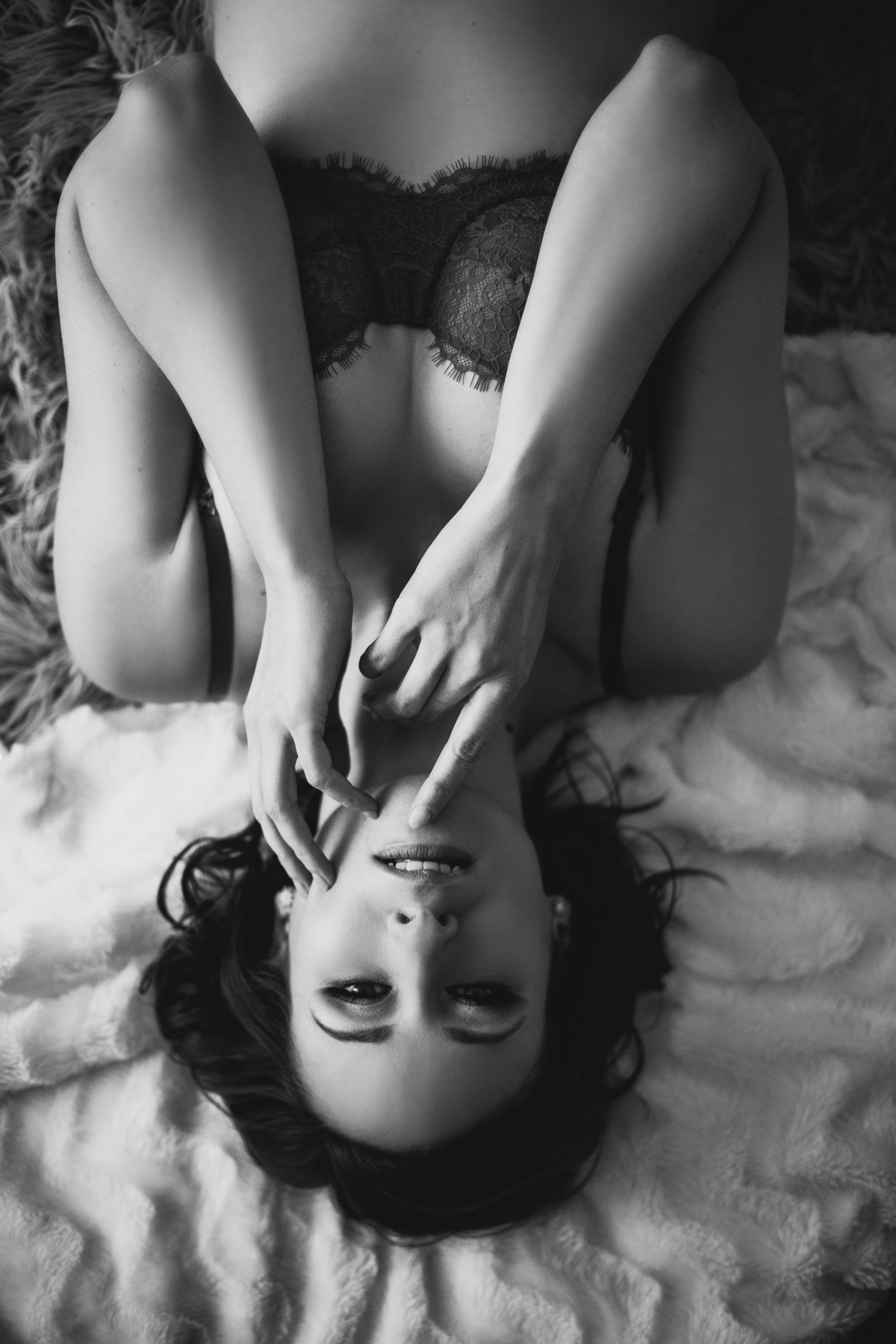 Black and white boudoir photo shoot by Gabriela Cruz Photography in Edmonton, Alberta